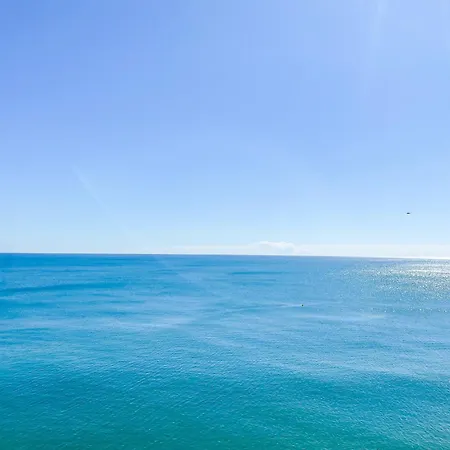 Seafront With Ocean Views Apartment *