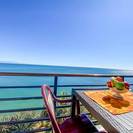 Apartment Seafront With Ocean Views *